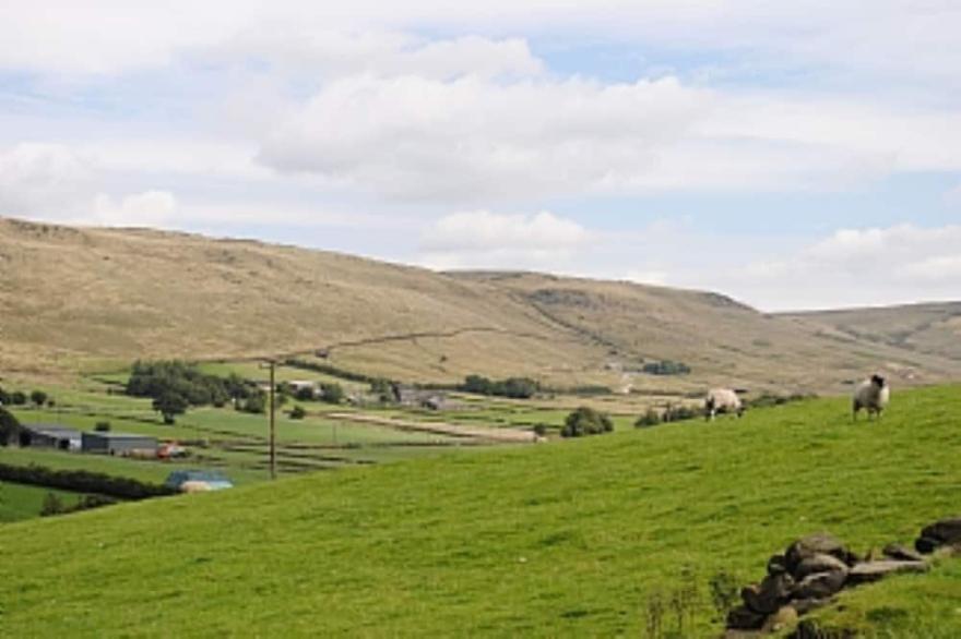 1 Bed Romantic Self Catering Cottage on a Working Yorkshire Farm