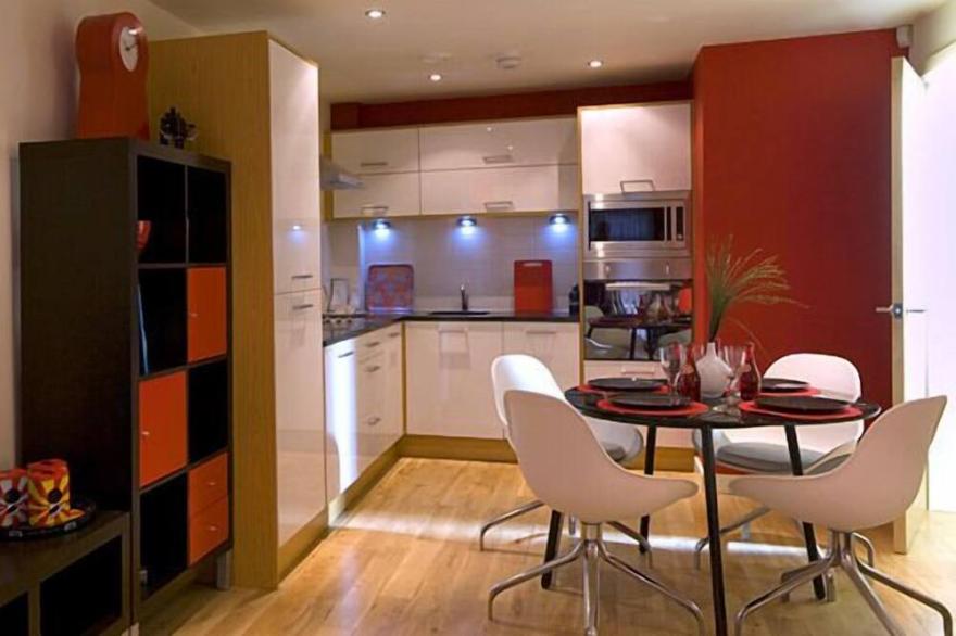The Sawmill, Stylish city centre accommodation with a quiet setting RED