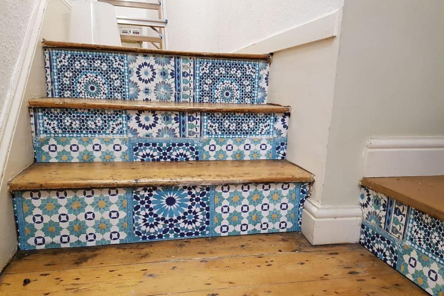 Stairway to heaven! 2 bed apartment with private parking