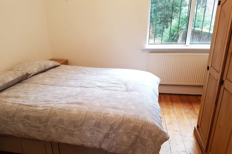 Stairway to heaven! 2 bed apartment with private parking