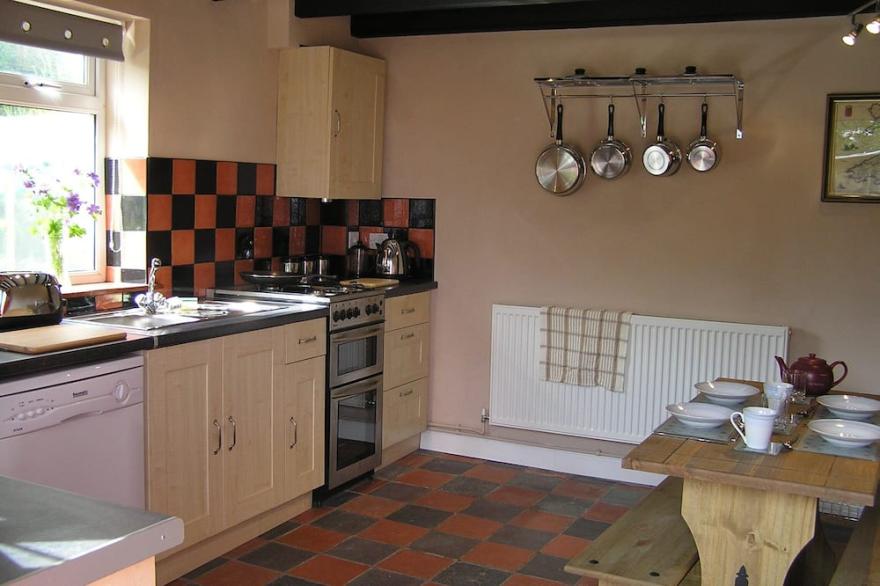 Llainddu Farm Lovely Detached Cottage, Beautiful Views, Gardens And Woodland