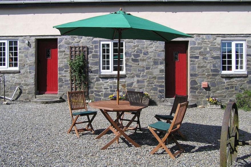 Llainddu Farm Lovely Detached Cottage, Beautiful Views, Gardens And Woodland