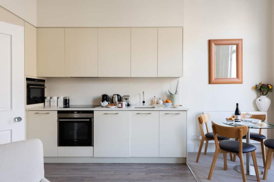 Luxury | Bright & Quiet Flat | Chelsea | Earls Court | Fulham Road