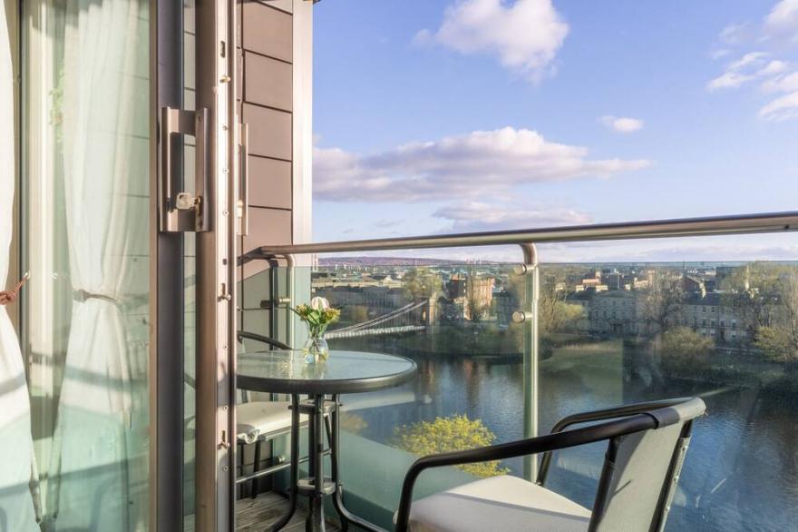 Luxury Riverview City Centre Apartment 1