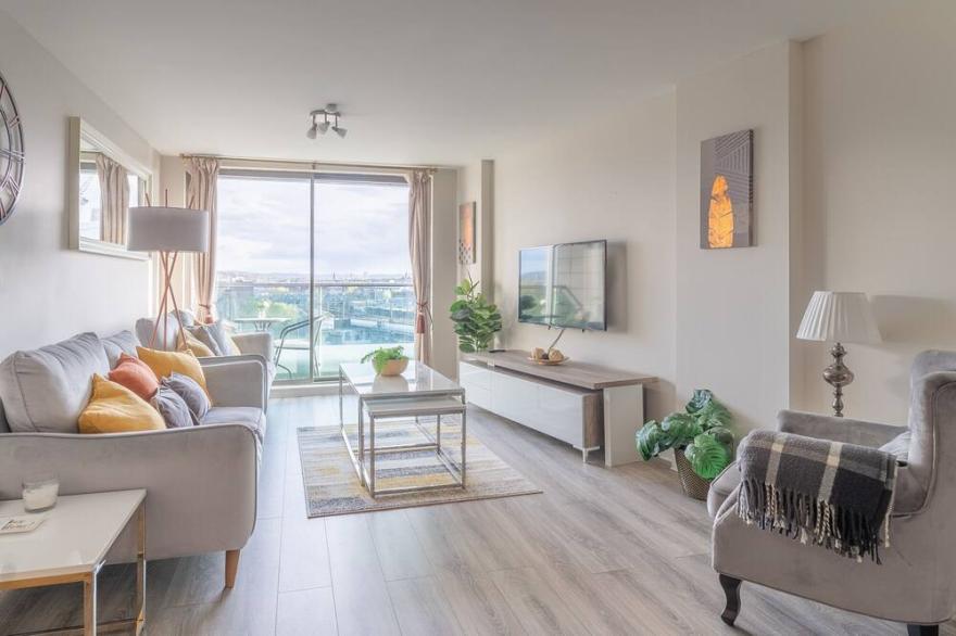 Luxury Riverview City Centre Apartment 1