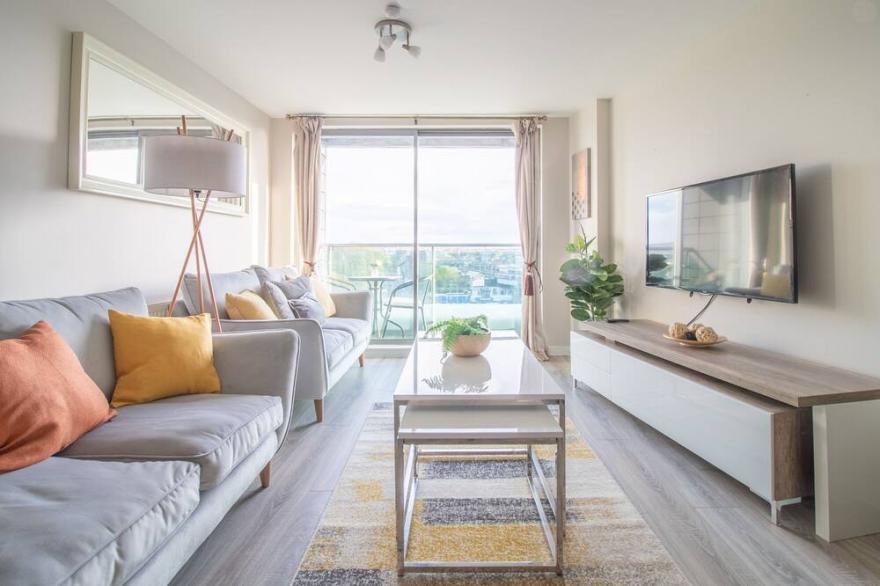 Luxury Riverview City Centre Apartment 1