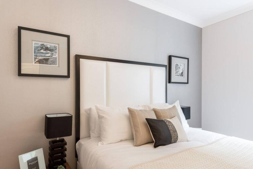 Modern one bedroom Knightsbridge apartment