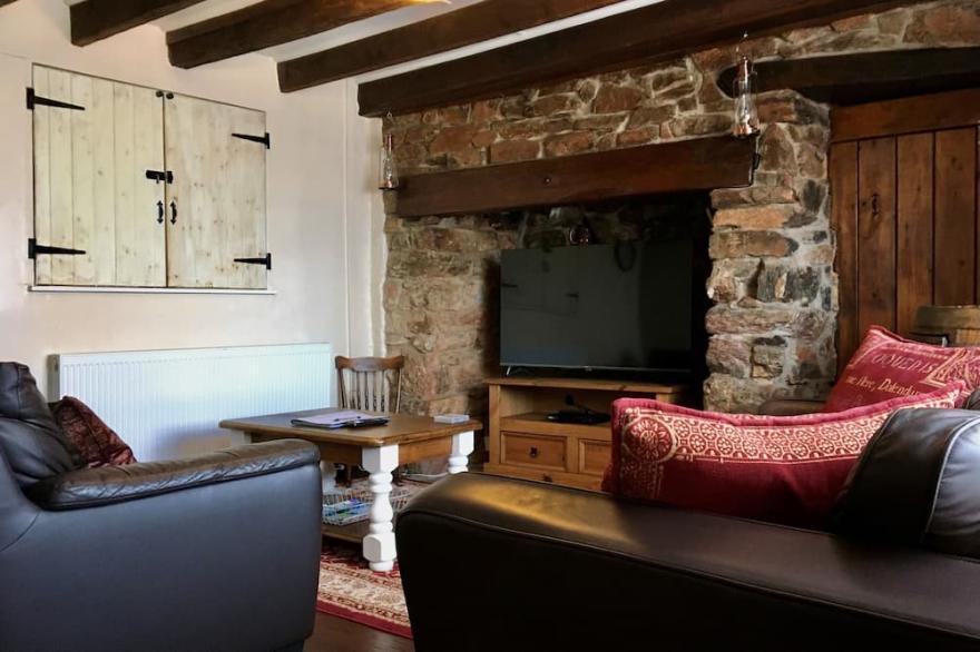 Stunning Period Fisherman's Cottage, free parking, Harbour & Sea Views + Disney+