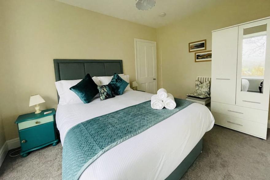 Three Peaks  -  a bungalow that sleeps 6 guests  in 3 bedrooms