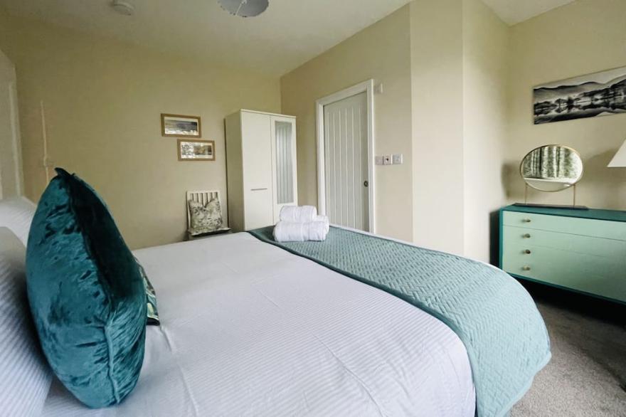 Three Peaks  -  a bungalow that sleeps 6 guests  in 3 bedrooms