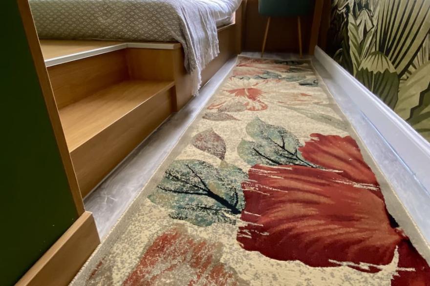 Wee Grandeur-Friendly, art designed apartment in central Edinburgh