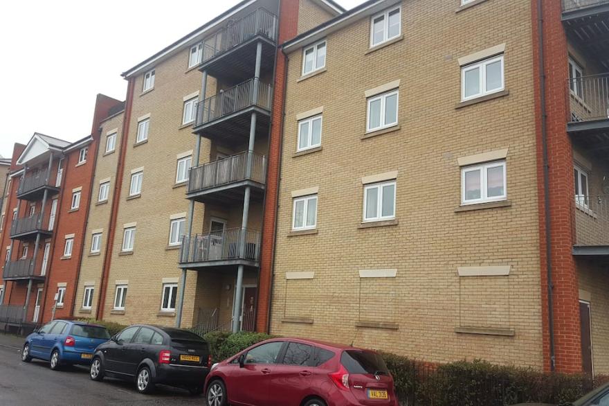 1 BEDROOM AVAILABLE IN A 2 BED FLAT