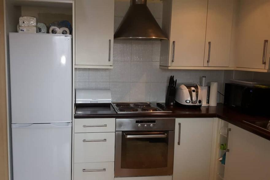 1 BEDROOM AVAILABLE IN A 2 BED FLAT