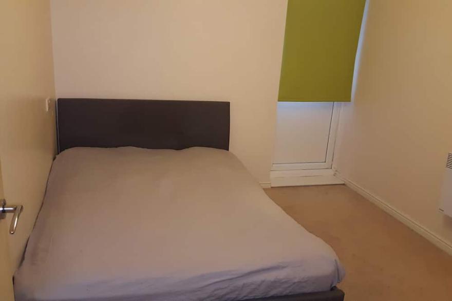 1 BEDROOM AVAILABLE IN A 2 BED FLAT