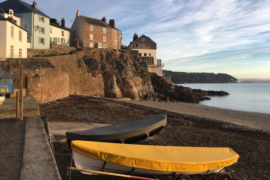 Beautiful Holiday Cottage next to beach in Cawsand, SE Cornwall - dog friendly!