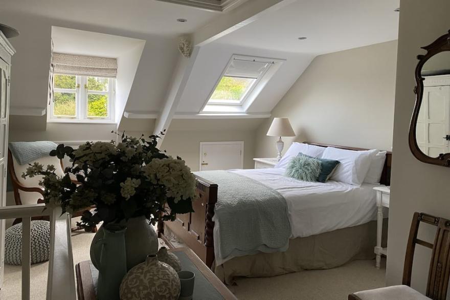 Beautiful Holiday Cottage next to beach in Cawsand, SE Cornwall - dog friendly!