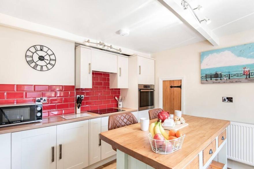 2 bedroom accommodation in Hogsthorpe