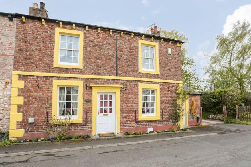ROSE COTTAGE, family friendly, character holiday cottage in Carlisle