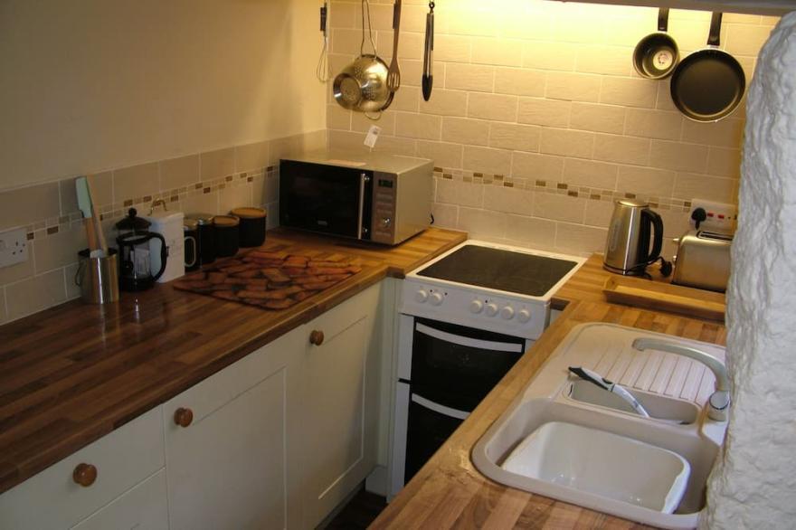 Geranium Cottage ,Detached three bedroom cottage, centre  of Lostwithiel PL22