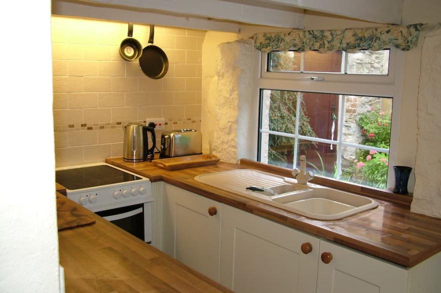 Geranium Cottage ,Detached three bedroom cottage, centre  of Lostwithiel PL22
