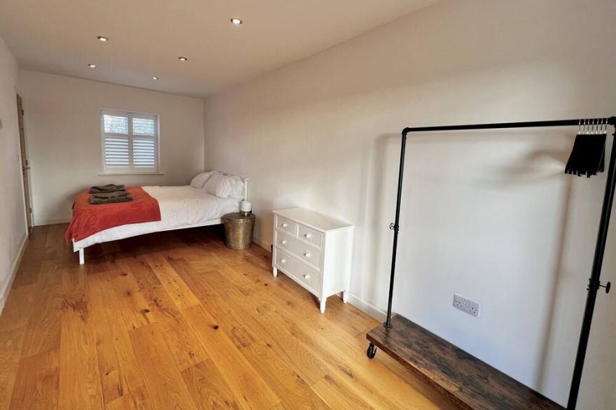 Stylish 3 bed house with Castle views