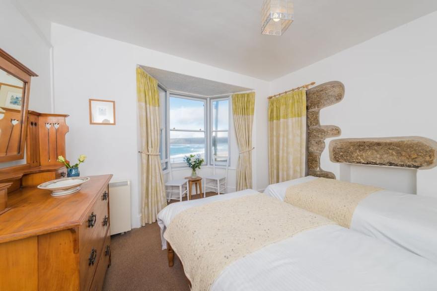 Well appointed apartment overlooking the sea in Sennen cove