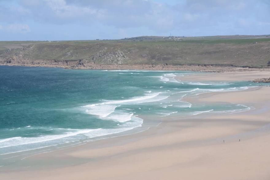Well appointed apartment overlooking the sea in Sennen cove