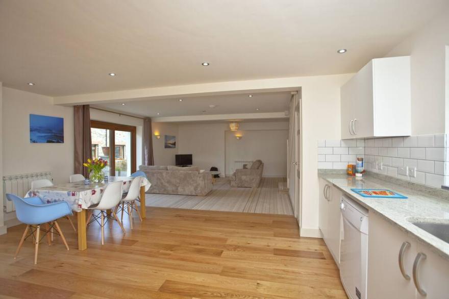 Beautiful dog friendly barn conversion for 6 near a sandy beach and Padstow