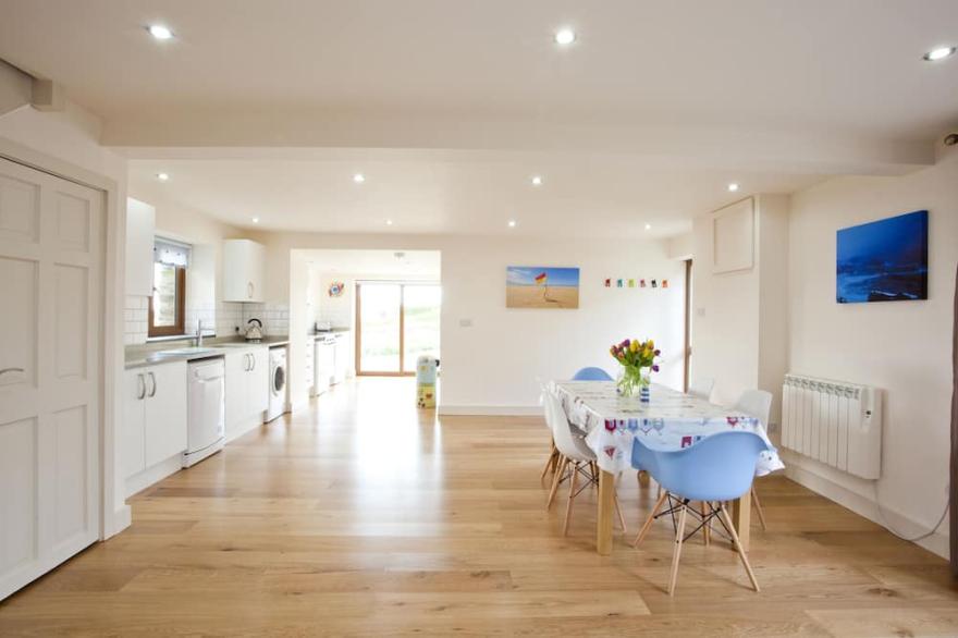 Beautiful dog friendly barn conversion for 6 near a sandy beach and Padstow