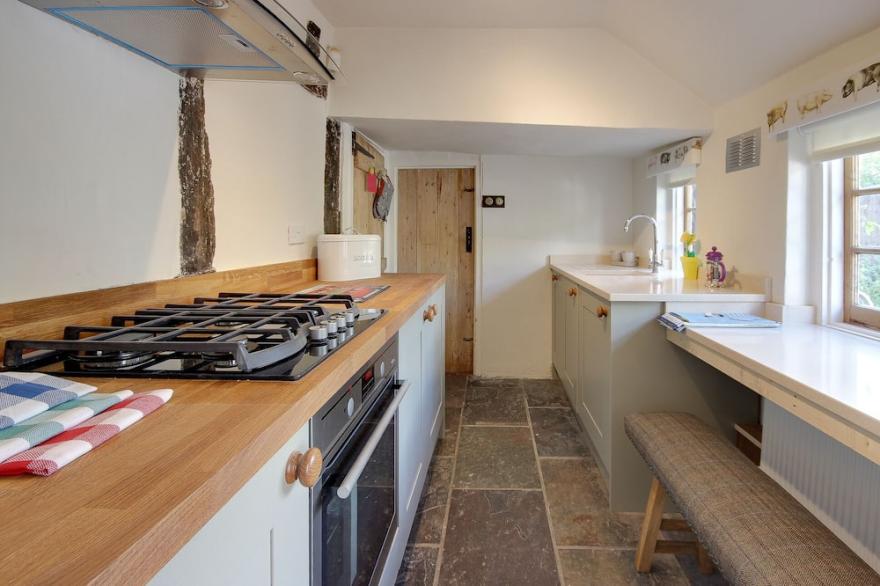 Gorgeous 17th Century Grade II Listed Cottage