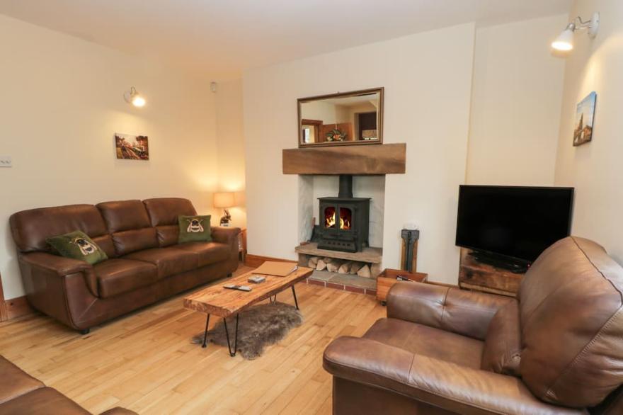 FOULSYKE FARM COTTAGE, pet friendly, with open fire in Loftus
