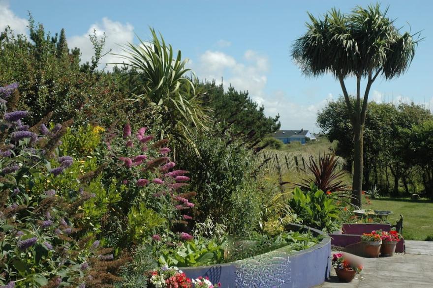 Beautiful dog friendly holiday home for 6 near a sandy beach and Padstow.