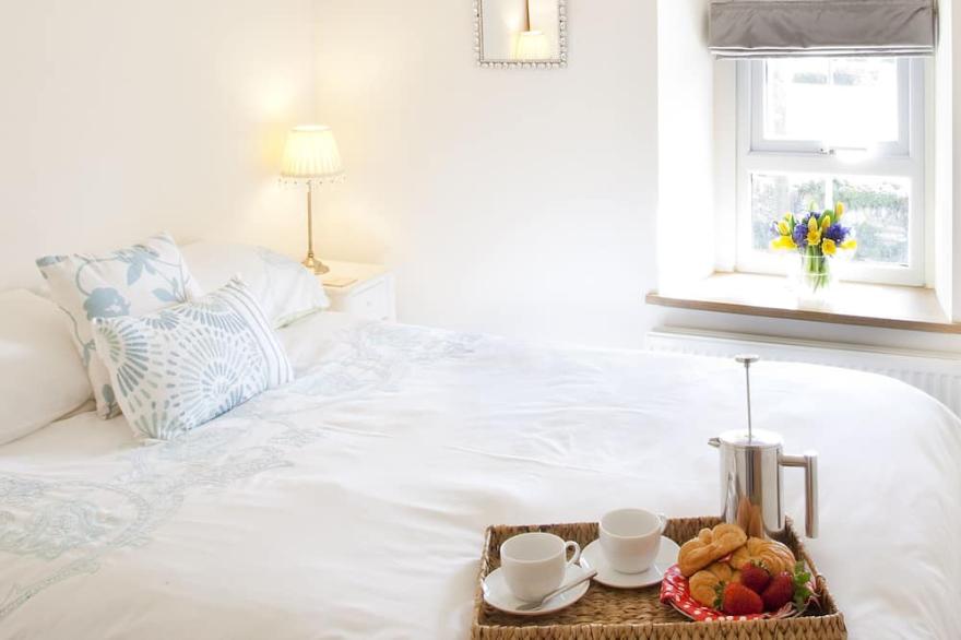Beautiful dog friendly holiday home for 6 near a sandy beach and Padstow.