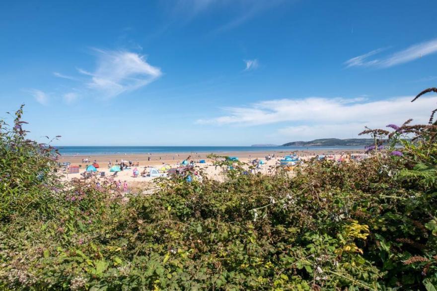 Benllech Beach Anglesey holiday home, 8 guests, sea views