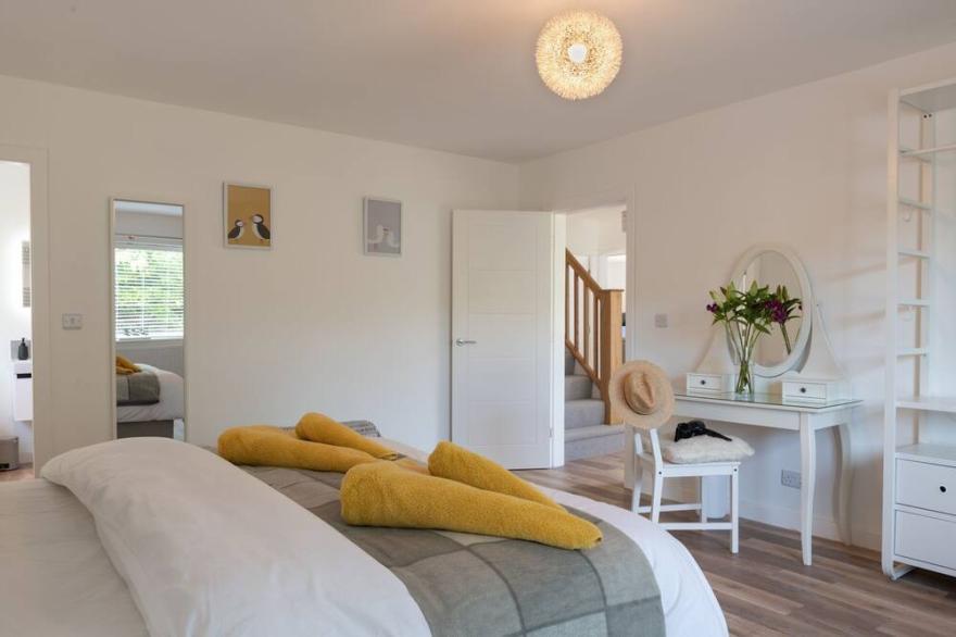 Benllech Beach Anglesey holiday home, 8 guests, sea views