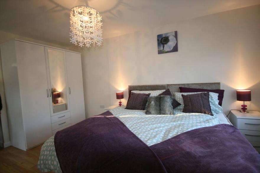 SPACIOUS SERVICED APARTMENT WITH 2 BEDROOMS  IN THE HEART OF AYLESBURY.