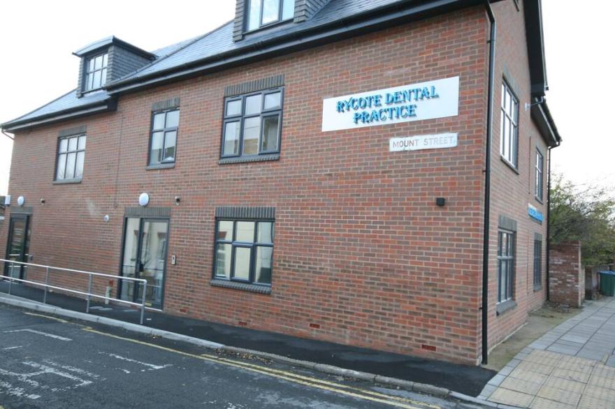 SPACIOUS SERVICED APARTMENT WITH 2 BEDROOMS  IN THE HEART OF AYLESBURY.