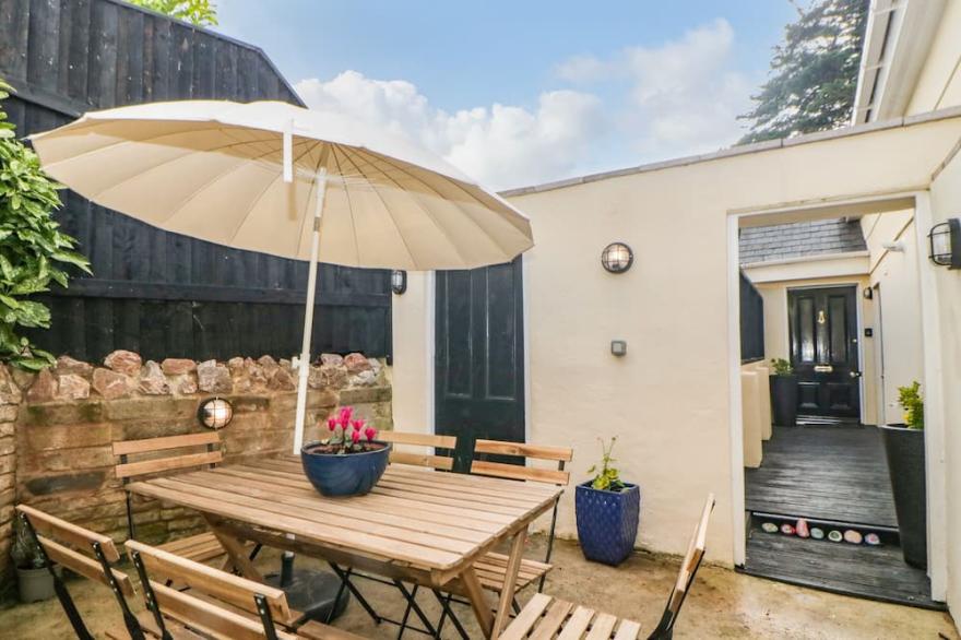 MONTEREY MEWS, family friendly, character holiday cottage in Torquay