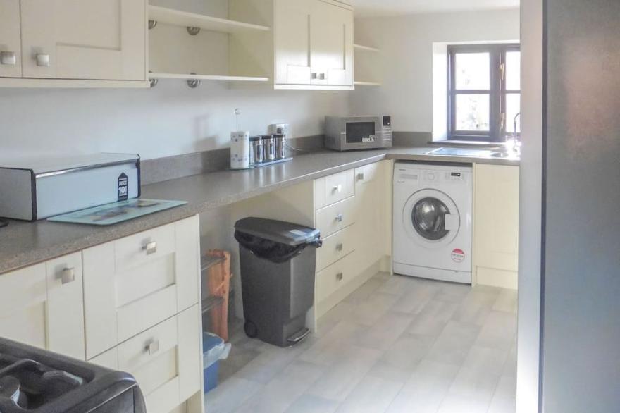 3 bedroom accommodation in Horndon