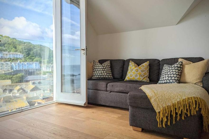 Ideal location for beaches, walking, spectacular views & minutes from town
