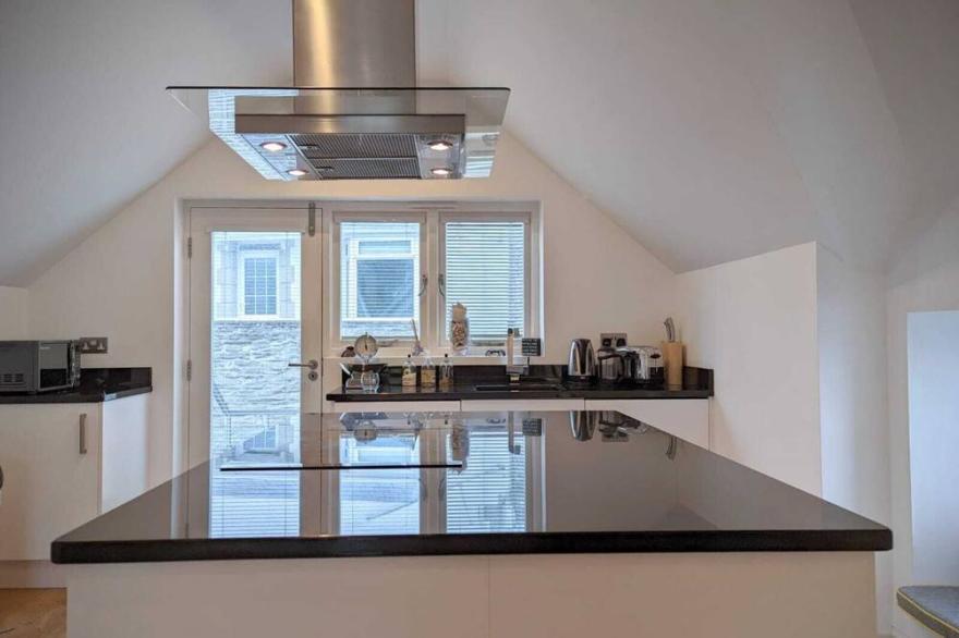 Ideal location for beaches, walking, spectacular views & minutes from town