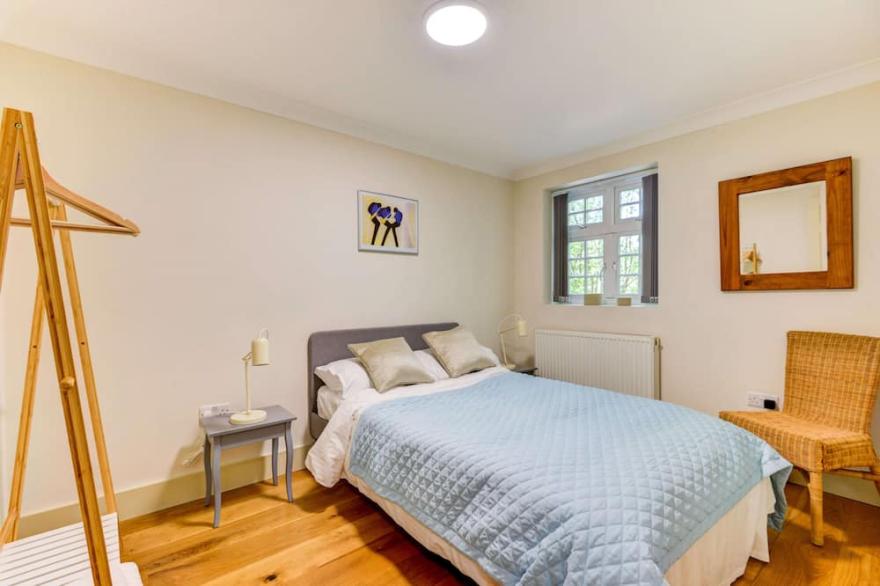 Redhill town centre apartment by Surrey Shortlets