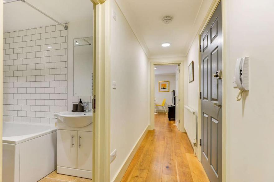 Redhill town centre apartment by Surrey Shortlets