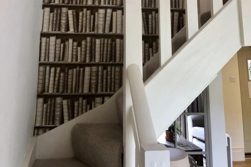 Stand alone Mini house, close to city centre, next to Jesmond Dene house hotel.