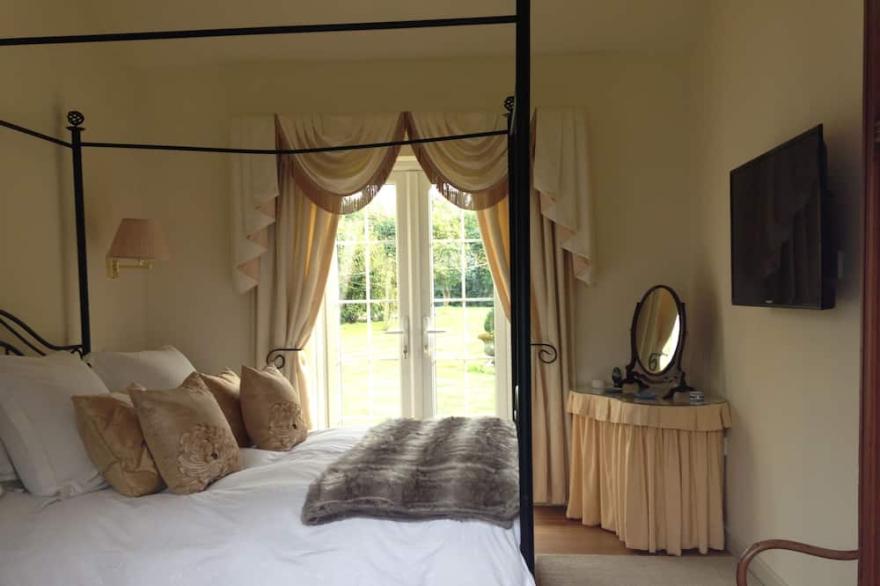 Prime position in Burley, New Forest National Park!