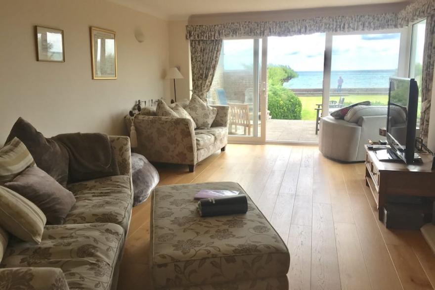 Step onto the Beach at 7 Aldwick Avenue