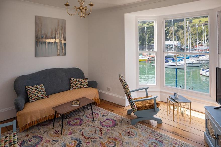 Harbourside cottage on the Quay in Ilfracombe with hot tub