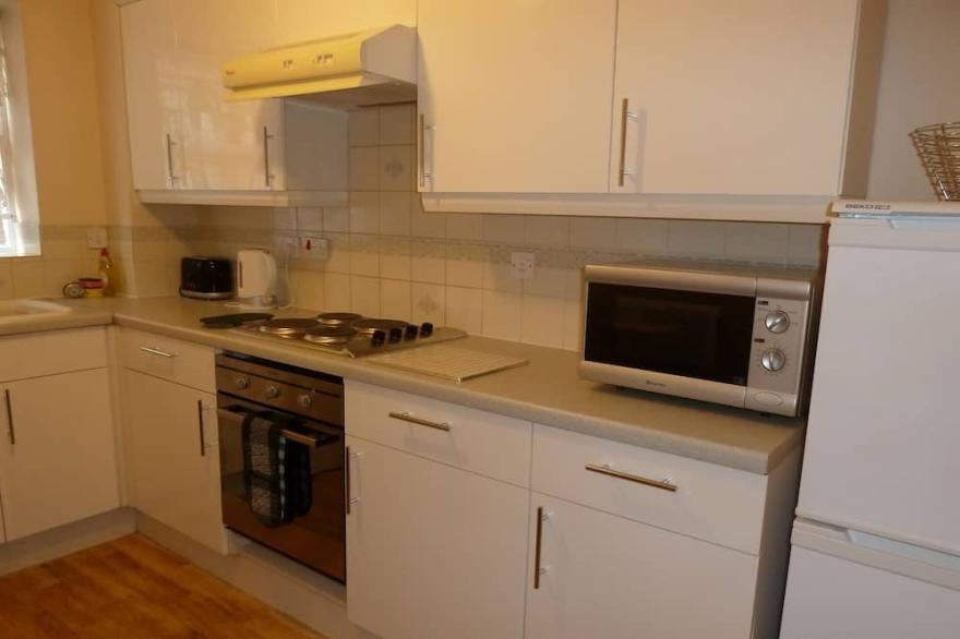CANAL-SIDE APARTMENT, COVENTRY CITY CENTRE. overlooking the water.