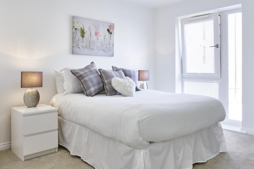 Executive 4 bed/3 bath town house in Central Milton Keynes