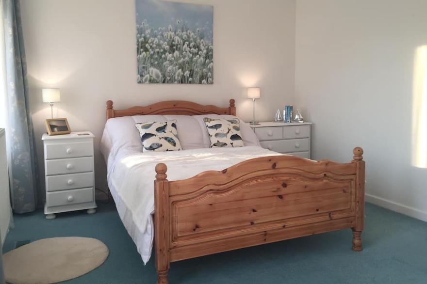 Lovely spacious family and pet friendly home with fabulous views and parking